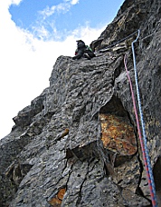 Rolf Larson leading through the roofs. Photo &copy; Eric Wehrly.